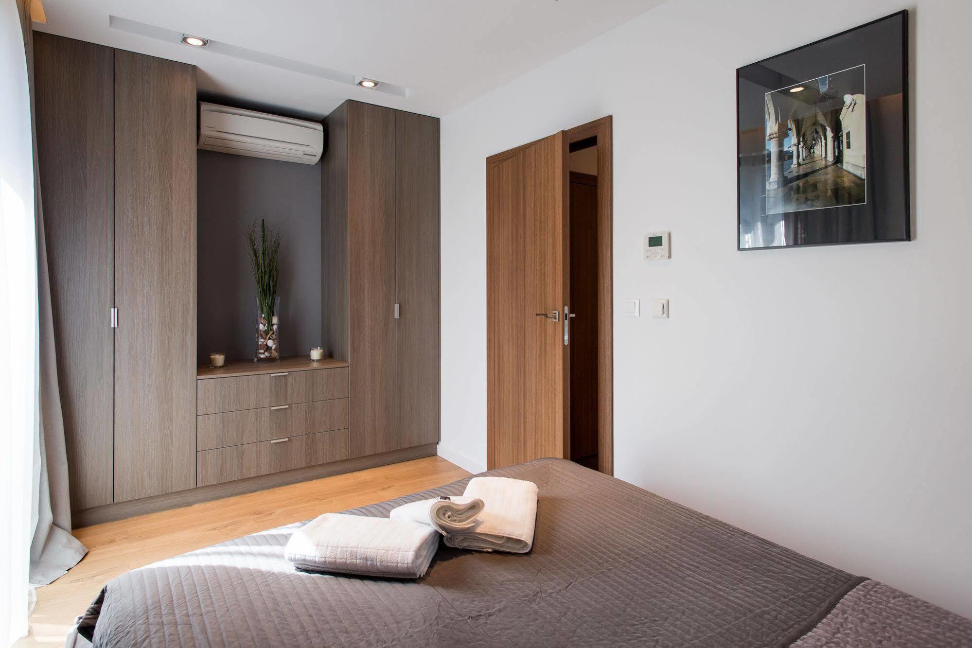 Modern Apartment By Wawel Castle クラクフ エクステリア 写真