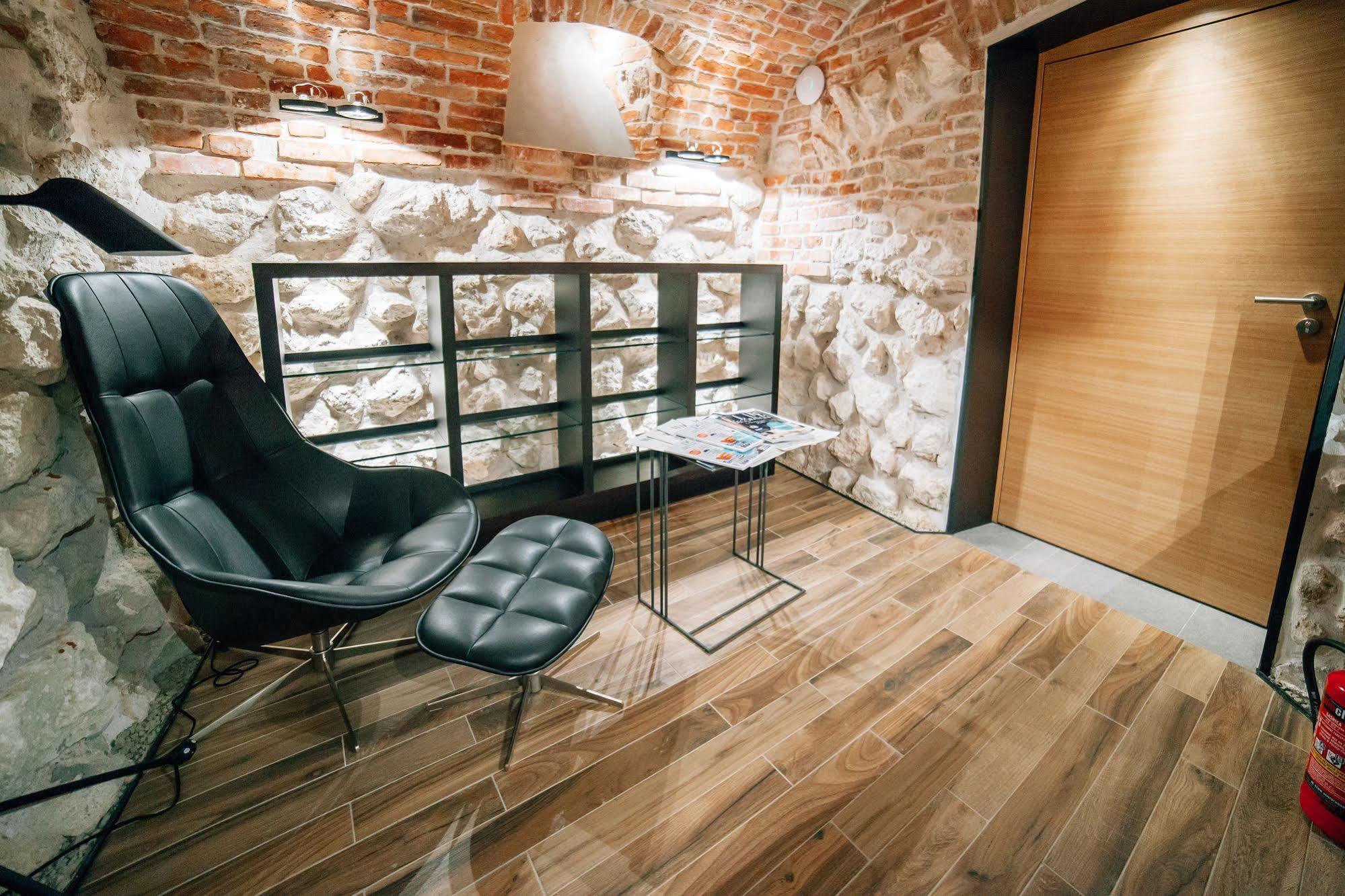 Modern Apartment By Wawel Castle クラクフ エクステリア 写真